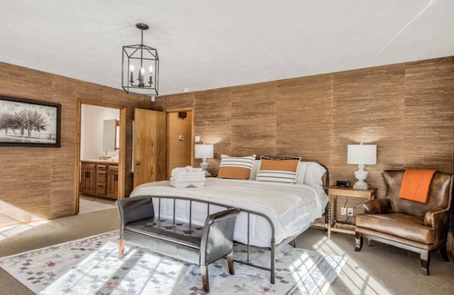 Cascade-Chipita Park Casa | 6BD Hot Tub Mountain Views Fire Place Pet-Friendly