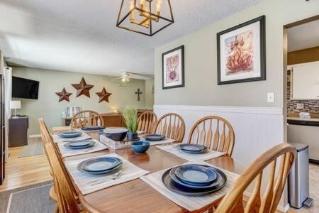 Central Colorado Springs Casa | 6BD near Garden of the Gods-Palmer Park