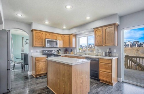 Northeast Colorado Springs Casa | 6BD Quiet Northside Mountain Views & Parks