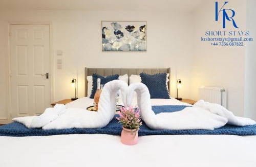 Old St Mellons Casa | 6BDR Stylist Home - 4 Parking Family & Contractor