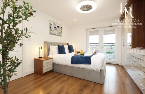 Old St Mellons Casa | 6BDR Stylist Home - 4 Parking Family & Contractor