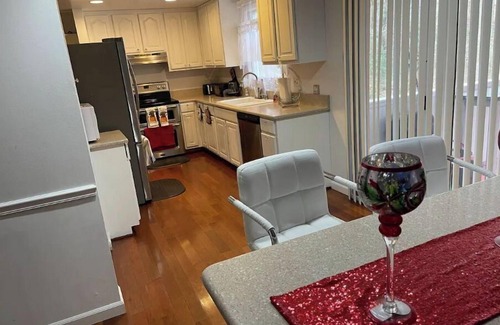 Colesville Casa | 6BDS HANDS&HEART EXTENDED , LUXURIOUS 6BDR 2.5 BTH