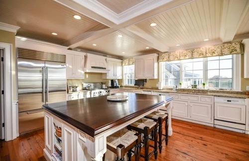 Siasconset Casa | 6BR family home in the heart of Sconset with heated pool and guest house