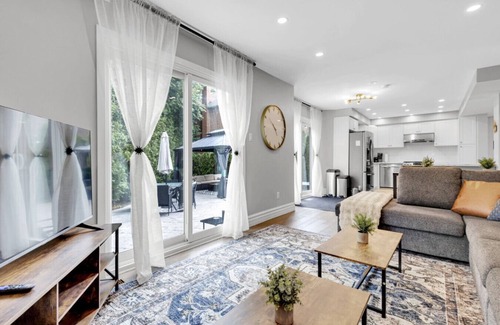 Lisgar Casa | 6BR house|Mississauga| Near Shops, Transit, Hwy and GO!