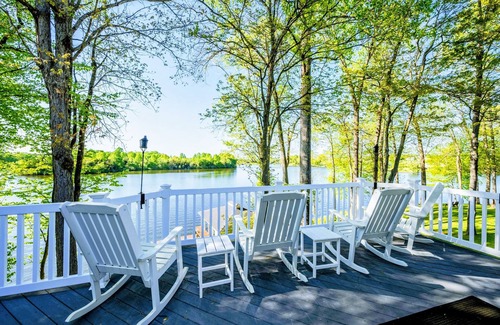 Livingston Casa | 6BR Lakefront Lake Anna, Views, Boat Dock, Hot Tub