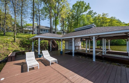 Livingston Casa | 6BR Lakefront Lake Anna, Views, Boat Dock, Hot Tub