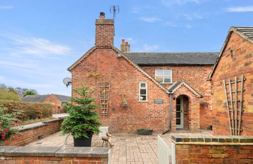 King's Bromley Casa | 4BR luxury Cottage, Hot Tubs, Hoar Cross, Staffs