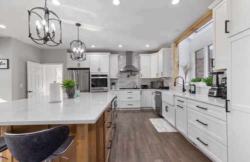 Milford Otro | 6BR Modern Farmhouse Retreat | 5acres of Forest!