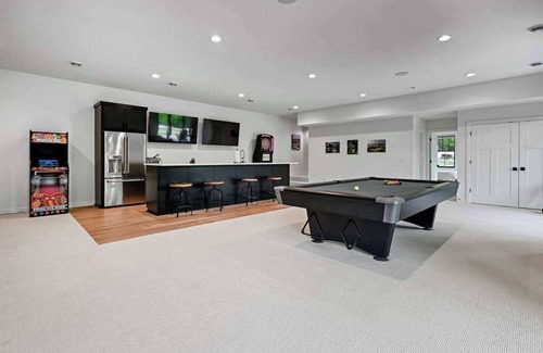 Nekoosa Casa | 6BR Sand Valley Lodge with Hot Tub Bar & Putting Green