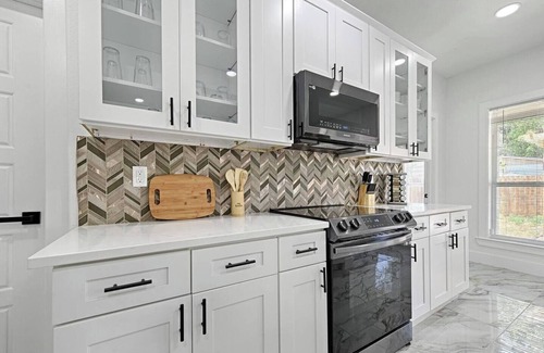 West Dallas Casa | 6BR Trinity Groves Urban Escape | Huge Backyard