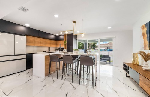 Coral Terrace Casa | Modern Chic Retreat w/ Pool and Full amenities backyard