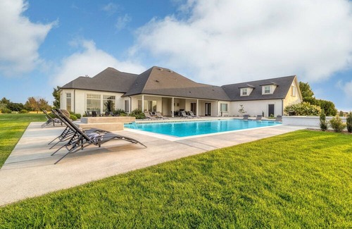 Walla Walla Casa | 6BR Walla Walla Estate: Pool, Jacuzzi, Theater