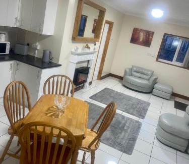 Bircotes Casa | 6Guests-3Bedroom-Tv-Parking