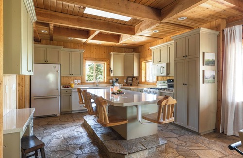 Kamas Cabina | 6K Sq ft Lodge sleeps 34 on 20 secluded acres in Beautiful Oakley