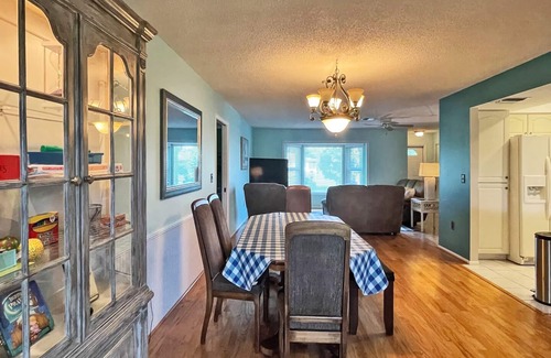 Englewood Casa | 6min to Beach. Saltwater Pool, Fits 8ppl. Plz Inquire about Milton discount.