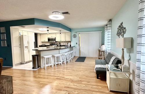 Englewood Casa | 6min to Beach. Saltwater Pool, Fits 8ppl. Plz Inquire about Milton discount.