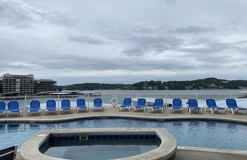 Lake Ozark Condominio | Beautiful 2-Bedroom, 6th Floor Condo located on Horseshoe Bend.