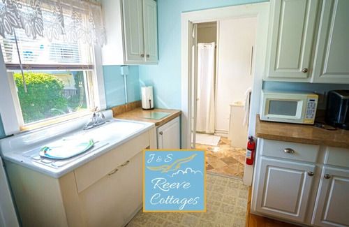Aquebogue Cabaña | Waterfront Cottage 6