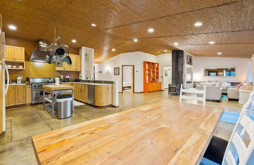 Three Rivers Casa | 7.5 Acre Sprawling Sequoia Estate with Hot Tub, Private Pond and Flume hike