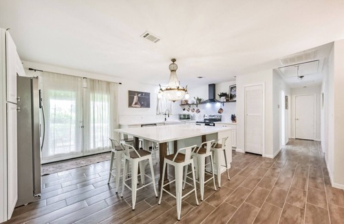 Alvin Casa | ~ 7 Acres Ranch~ Fully remodeled in 2025