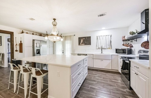 Alvin Casa | ~ 7 Acres Ranch~ Fully remodeled in 2025