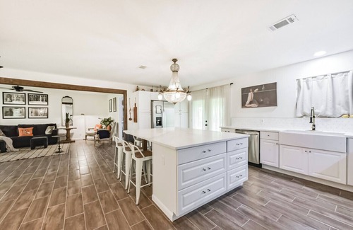Alvin Casa | ~ 7 Acres Ranch~ Fully remodeled in 2025