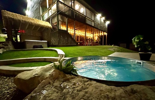 La Follette Cabina | 7 bdrm covered dock, hot tub, cwby pool, sleeps 24, “Mountain Oasis”