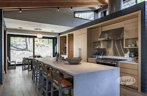 Torrance Cabaña | 7 bed - 8 bath cottage with luxury and privacy on Lake Muskoka