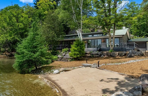 Utterson Cabaña | 7 bed 6 bath cottage on Skeleton Lake