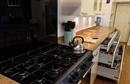 Ainley Top Casa | 7 Bed House - Sleeps 13 Guests Get-together House
