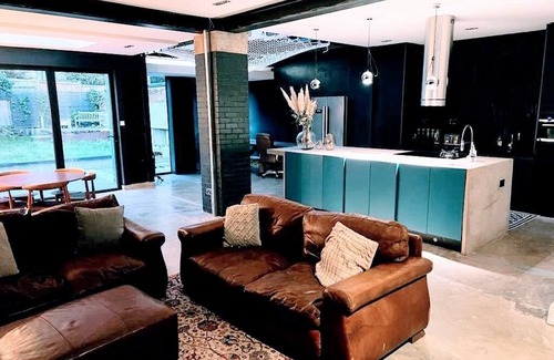 Winchmore Hill Casa | Remarkable 7-Bed House in London