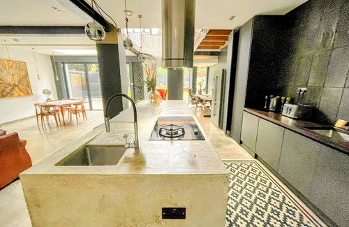 Winchmore Hill Casa | Remarkable 7-Bed House in London