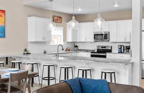 Kimberling City Casa | 💙 7 BED LAKE HOUSE/GAME RM/GOLDEN TEE/INDOOR & OUTDOOR POOLS/HOT TUB & FIRE PIT