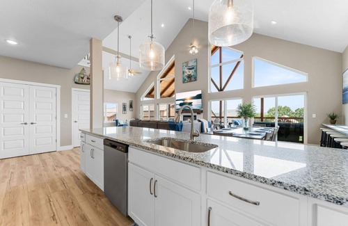 Kimberling City Casa | 💙 7 BED LAKE HOUSE/GAME RM/GOLDEN TEE/INDOOR & OUTDOOR POOLS/HOT TUB & FIRE PIT
