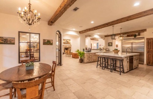 Hondo Casa | 7 bedroom/ 5 bathroom lodge for Bader Ranch Dove Hunts