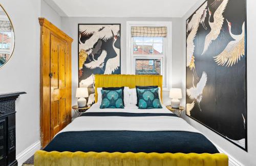 Robin Hood's Bay Casa | 7 Bedroom Abode of Robin Hoods Bay - Hot-tub - Pets