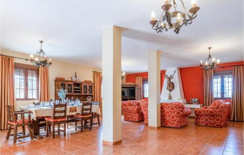Lucena Casa | 7 Bedroom Awesome Home In Lucena