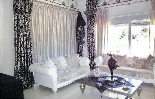 Kanali Casa | 7 Bedroom Cozy Home In Preveza