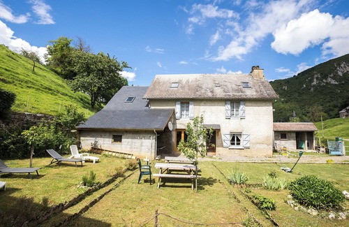 Beaudean Casa | 7-bedroom gite for up to 12 people