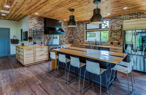 Weston Casa | 7-Bedroom: Hoops, Pickleball, Movies, Books & Games!