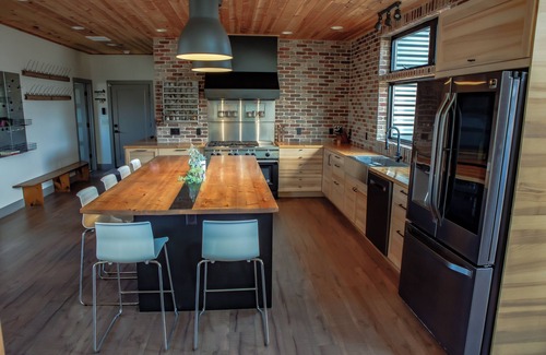 Weston Casa | 7-Bedroom: Hoops, Pickleball, Movies, Books & Games!