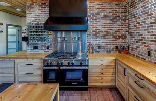 Weston Casa | 7-Bedroom: Hoops, Pickleball, Movies, Books & Games!