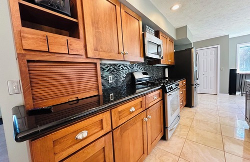 Acme Casa | 7-Bedroom House with Amazing Deck & Backyard! Near TC, Wineries, Resort, Beach!