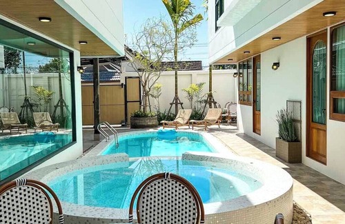 San Pu Loei Villa | 7 Bedroom Luxury Villa near Golf Courses. Pool w/ Jacuzzi