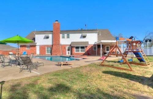 Central Oklahoma City Casa | 7 Bedroom Luxurious retreat with Heated Pool, Hot tub & King Beds