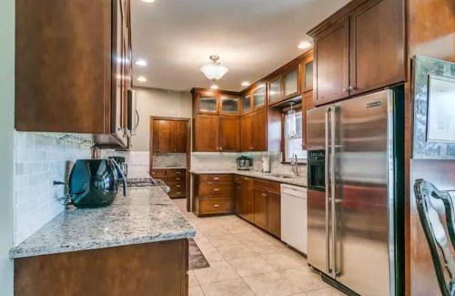 Central Oklahoma City Casa | 7 Bedroom Luxurious retreat with Heated Pool, Hot tub & King Beds