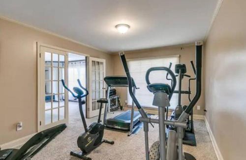 Central Oklahoma City Casa | 7 Bedroom Luxurious retreat with Heated Pool, Hot tub & King Beds