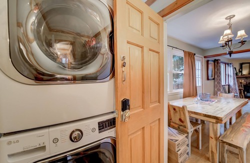 Cascade-Chipita Park Casa | 7 Bedroom on the Side of Pikes Peak on a Mountain Stream