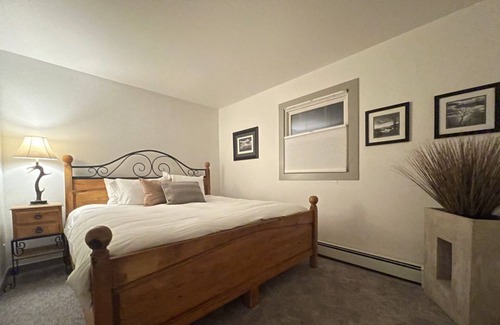 Cascade-Chipita Park Casa | 7 Bedroom on the Side of Pikes Peak on a Mountain Stream