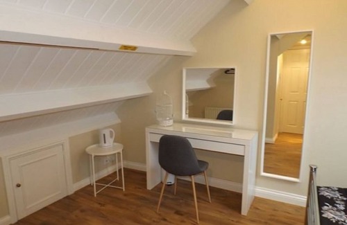Morpeth Cabaña | 7 Bedroom rustic Cosy Cottage in the Heart of Morpeth, gateway to Northumberland